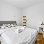 Apartment Nerudy Comfy Living By Bookinghost *