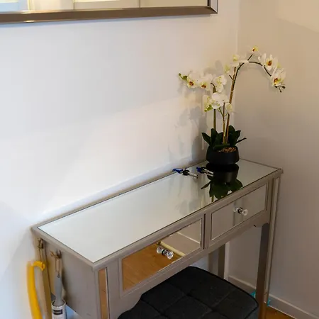 Nerudy Comfy Living By Bookinghost