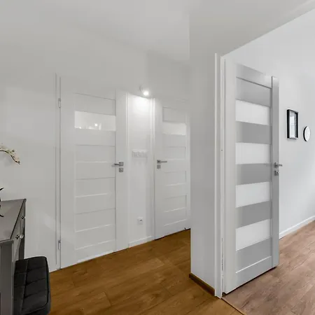 Nerudy Comfy Living By Bookinghost דירה ורשה