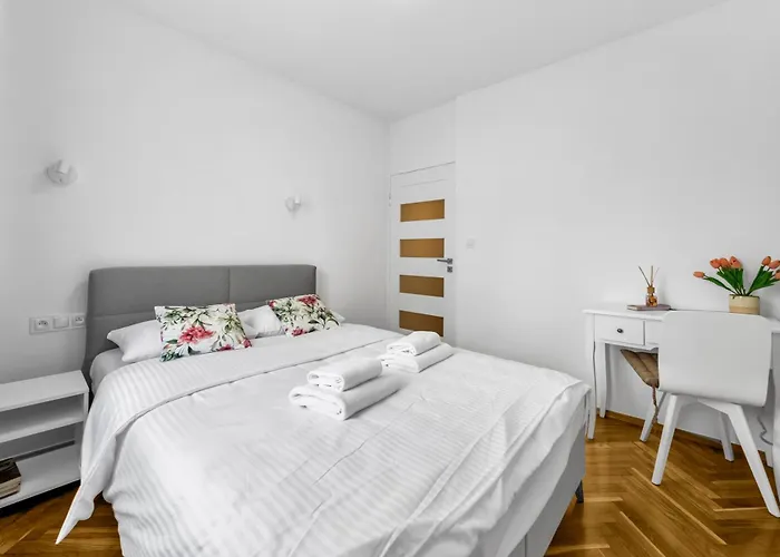 Lejlighed Nerudy Comfy Living By Bookinghost *