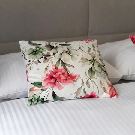 Nerudy Comfy Living By Bookinghost Apartman Varsó