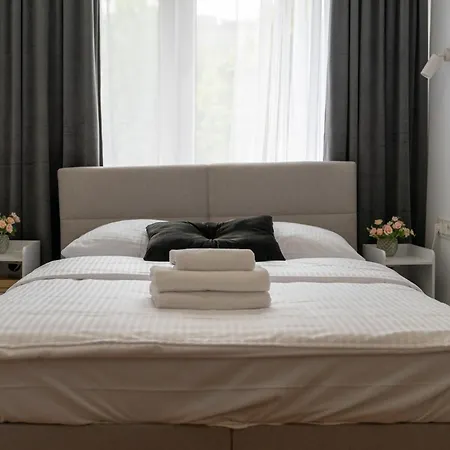 Nerudy Comfy Living By Bookinghost Apartman Varsó